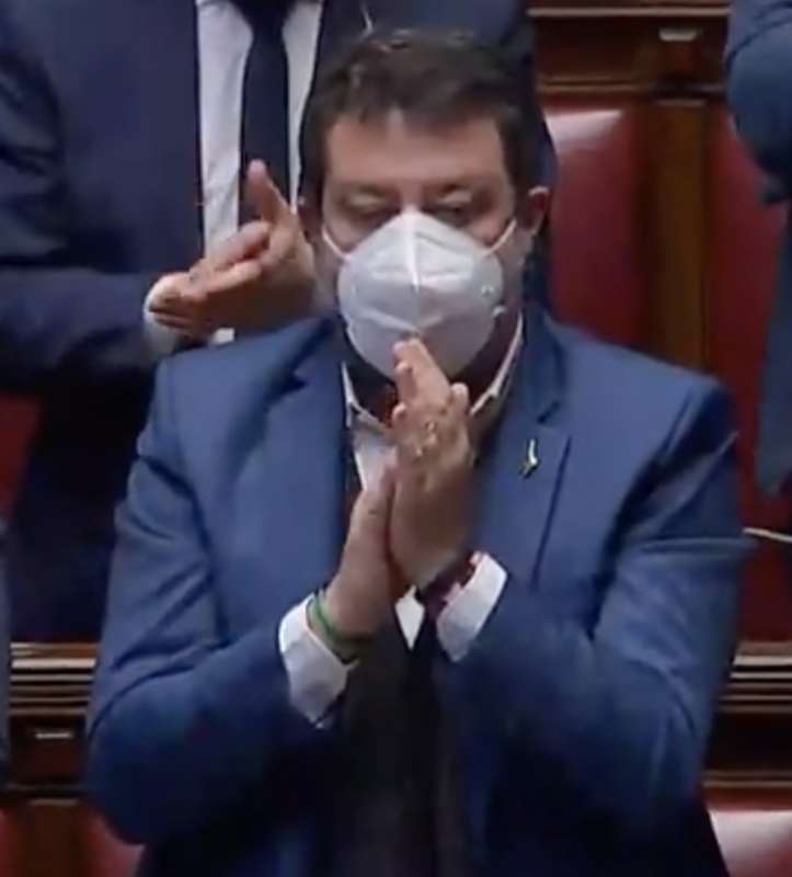 matteo salvini applauso per zelensky