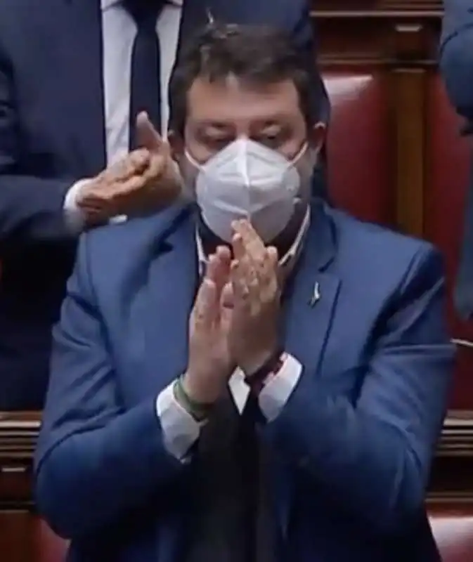 matteo salvini applauso per zelensky  