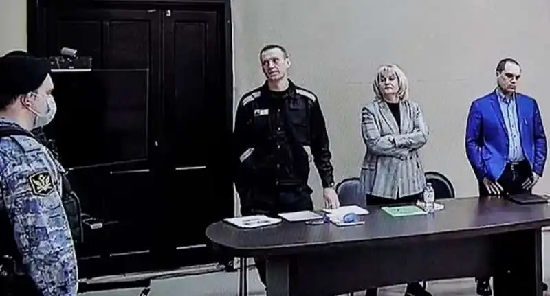 navalny in aula alla lettura della sentenza 3