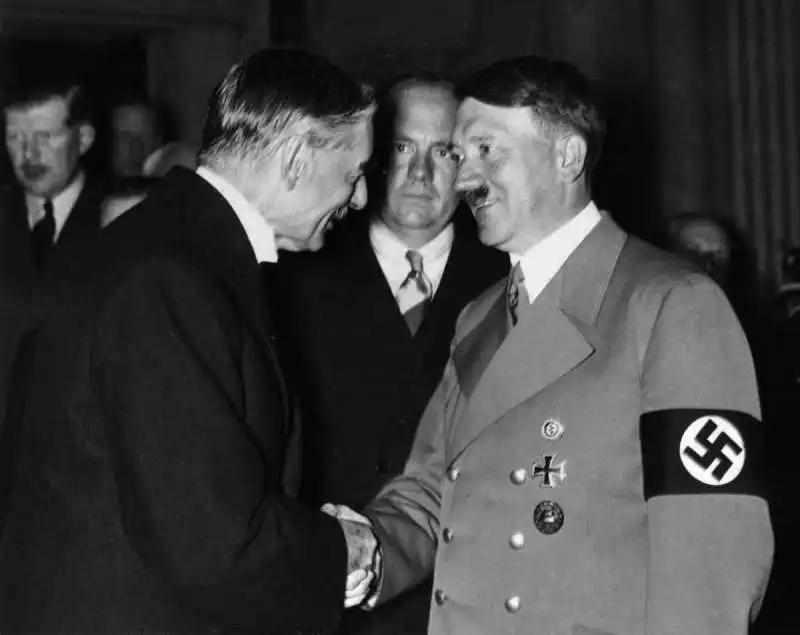 NEVILLE CHAMBERLAIN ADOLF HITLER - conferenza di monaco