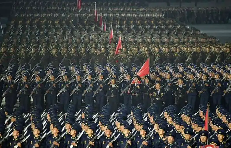 parata militare a pyongyang