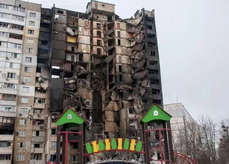 parco giochi bombardato dai russi 