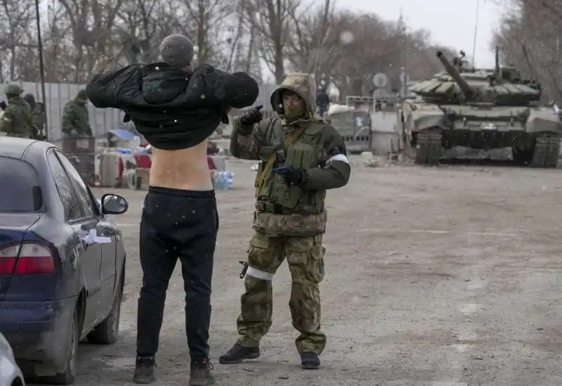 Posto di blocco a Mariupol