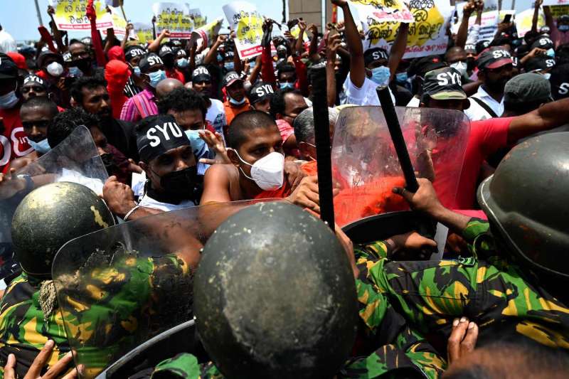 PROTESTE IN SRI LANKA PER LA CRISI ECONOMICA