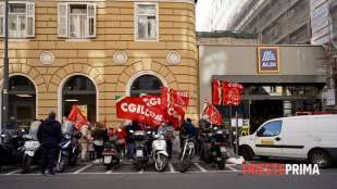 proteste per il licenziamento di giovanni manca