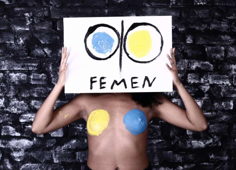 putin go home femen 1