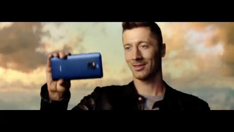 ROBERT LEWANDOWSKI HUAWEI 