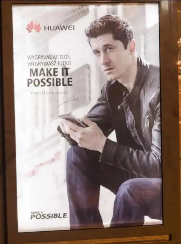 ROBERT LEWANDOWSKI HUAWEI 