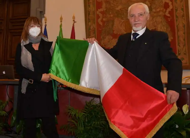 sara demenego riceve il tricolore da tommaso bove  foto di bacco