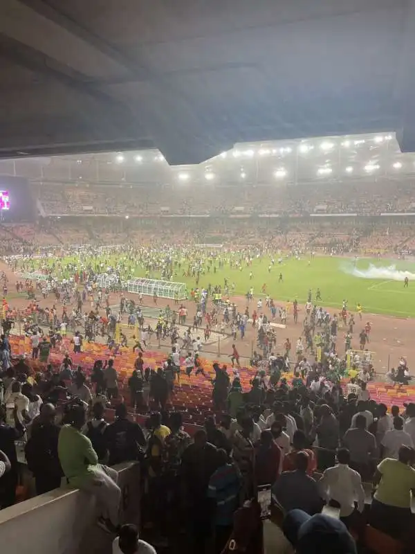 scontri allo stadio durante nigeria ghana