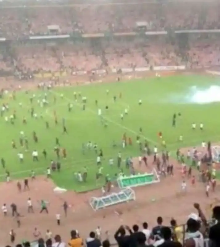 scontri allo stadio durante nigeria ghana