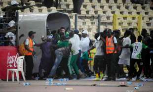 scontri allo stadio durante nigeria ghana