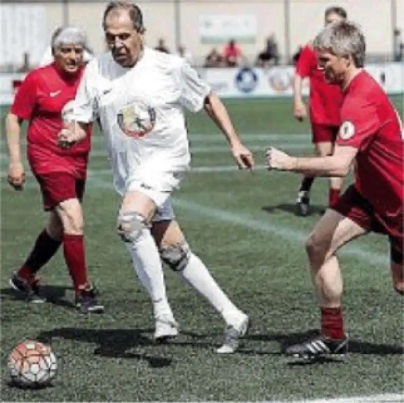 SERGEJ LAVROV GIOCA A CALCIO