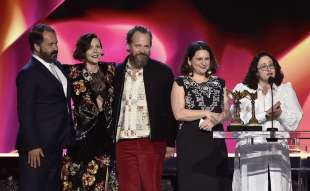 spirit awards the lost daughter