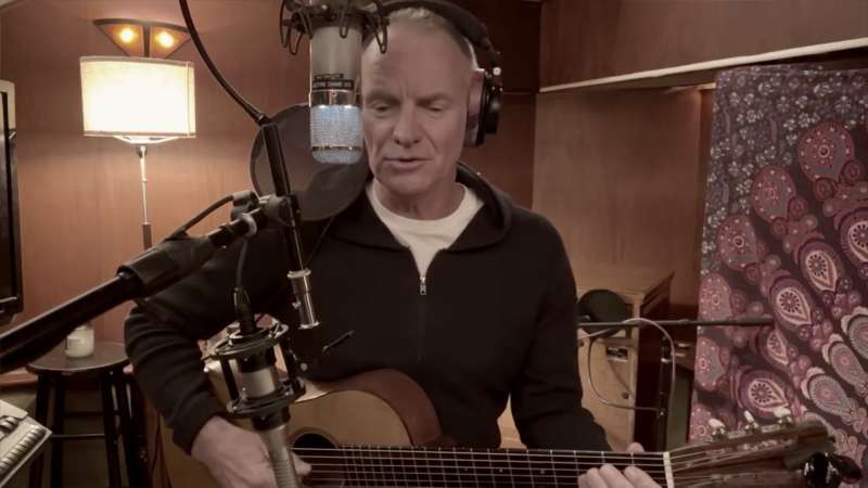 STING CANTA RUSSIANS PER IL POPOLO UCRAINO