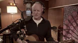 STING CANTA RUSSIANS PER IL POPOLO UCRAINO