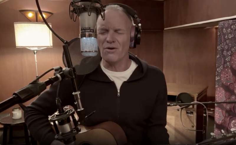 STING CANTA RUSSIANS PER IL POPOLO UCRAINO