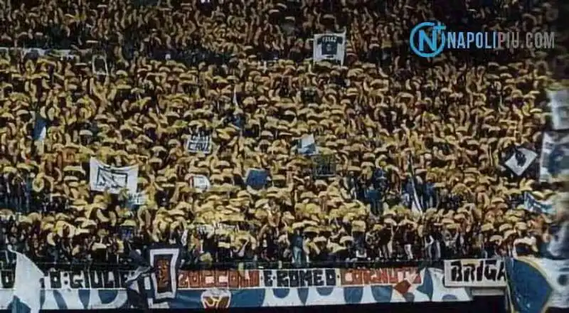 STRISCIONE TIFOSI NAPOLI