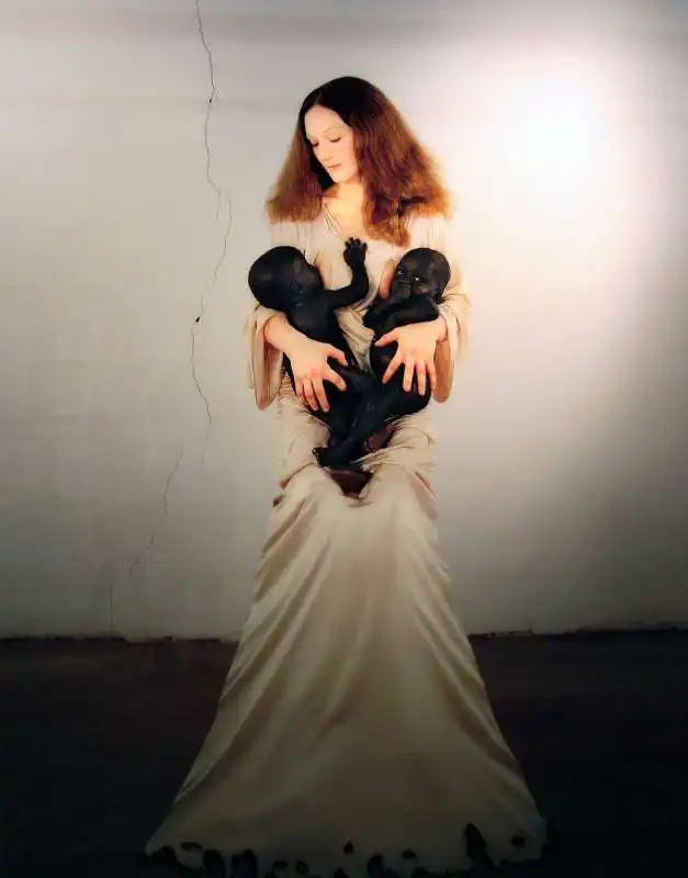 VANESSA BEECROFT 4