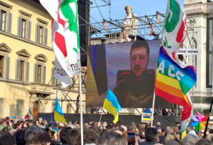 video zelensky in piazza a firenze