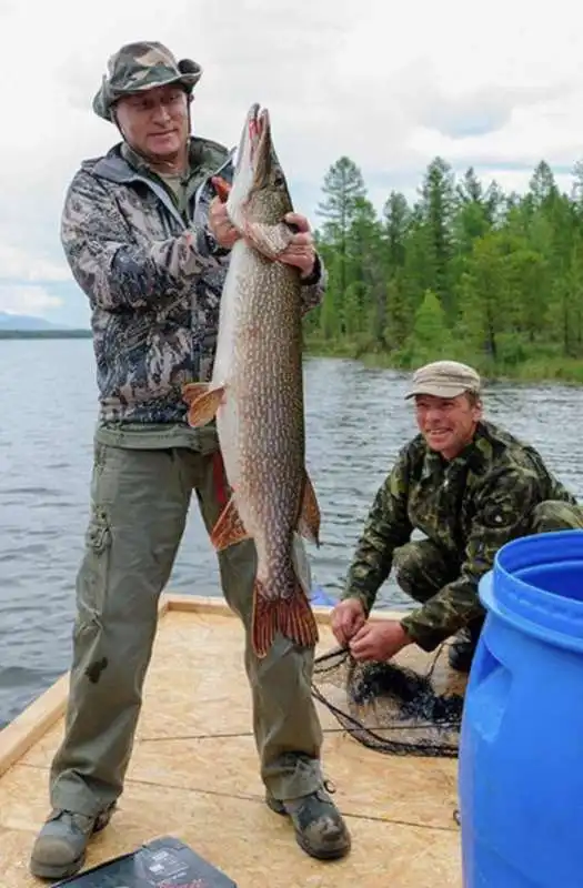 vladimir putin a pesca in siberia 3