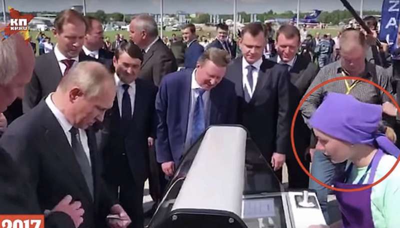 vladimir putin con la finta gelataia 1