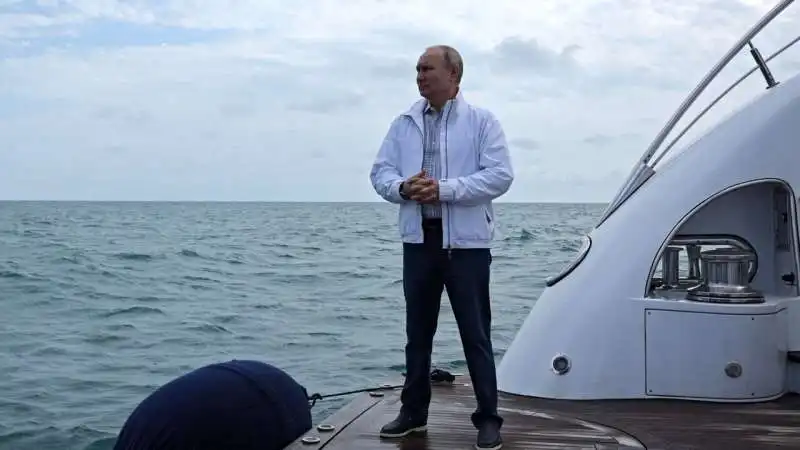 vladimir putin nel suo yacht 