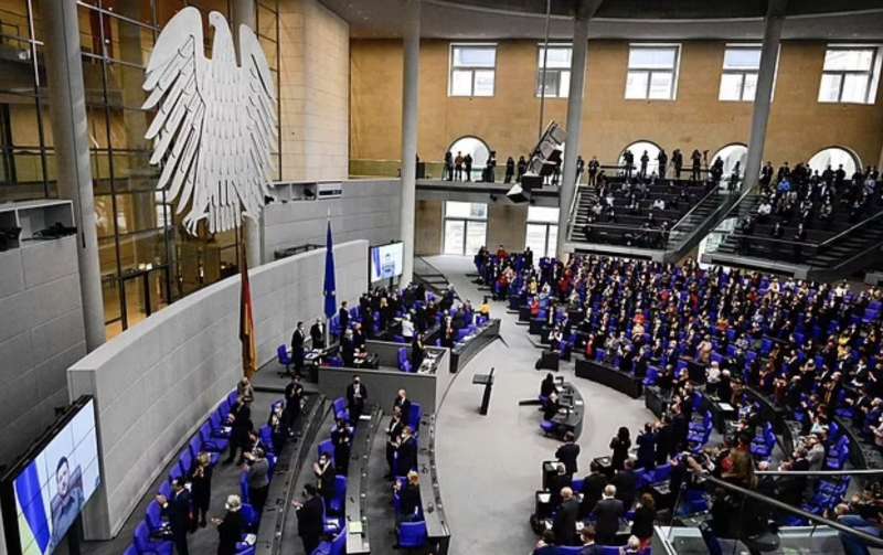 volodymyr zelensky in collegamento con il bundestag