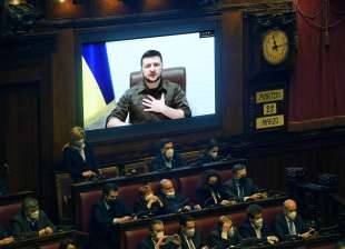 VOLODYMYR ZELENSKY IN COLLEGAMENTO CON LA CAMERA DEI DEPUTATI