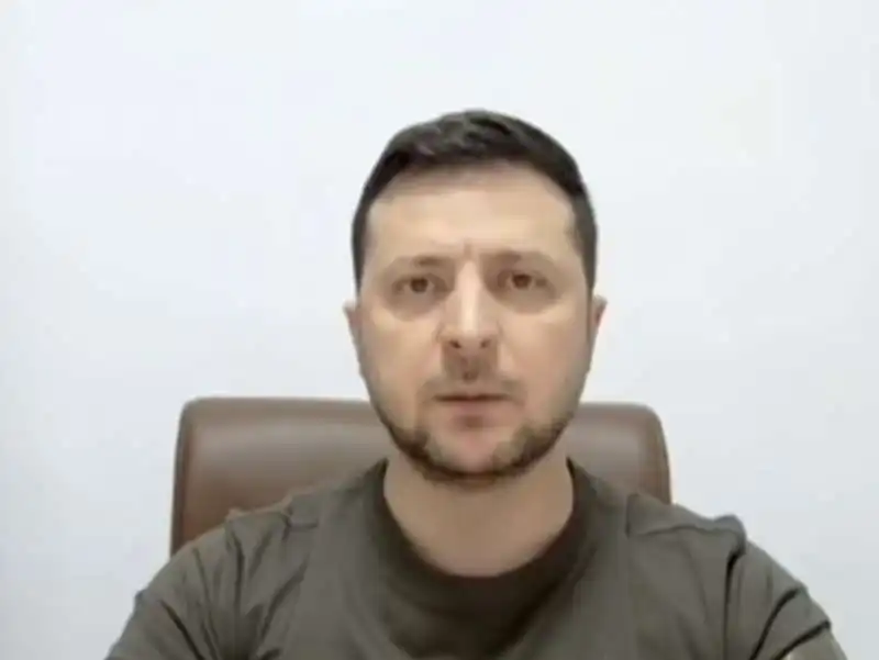 volodymyr zelensky in video collegamento con il parlamento britannico 