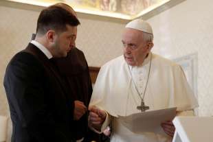 VOLODYMYR ZELENSKY PAPA FRANCESCO