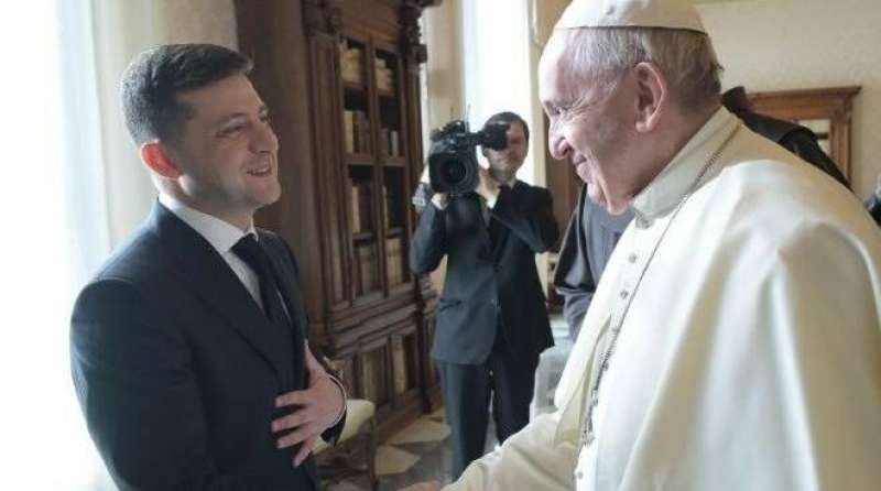 VOLODYMYR ZELENSKY PAPA FRANCESCO