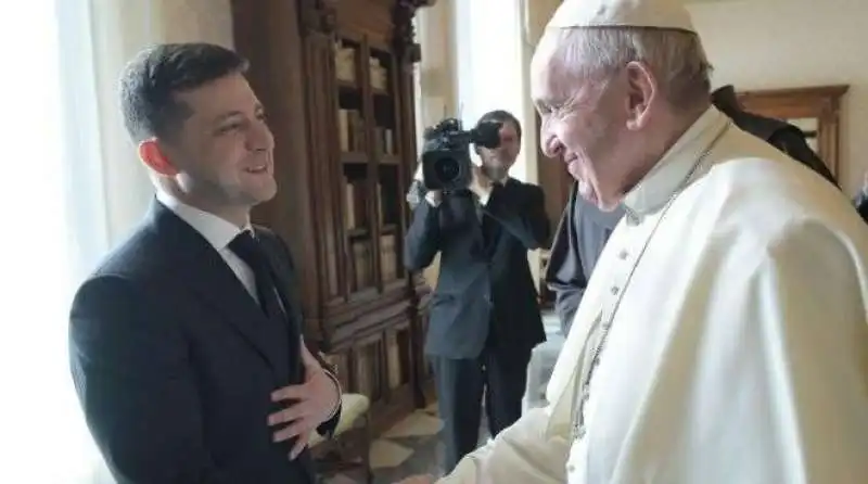 VOLODYMYR ZELENSKY PAPA FRANCESCO