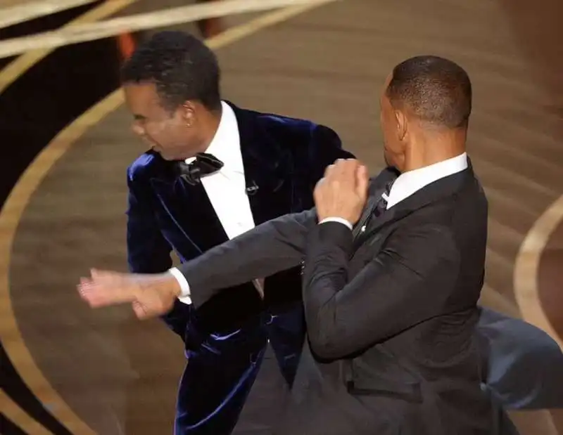 will smith schiaffeggia chris rock agli oscar   1