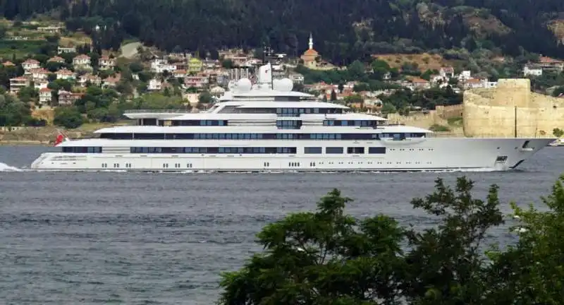 yacht marina carrara putin