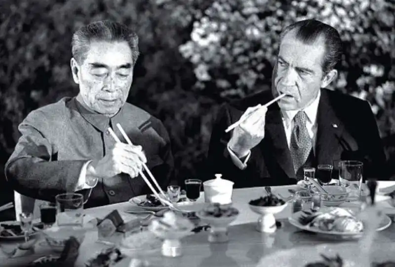 ZHOU ENLAI E RICHARD NIXON