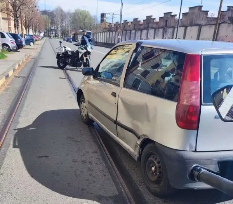 15enne rom ruba una fiat punto a torino   5