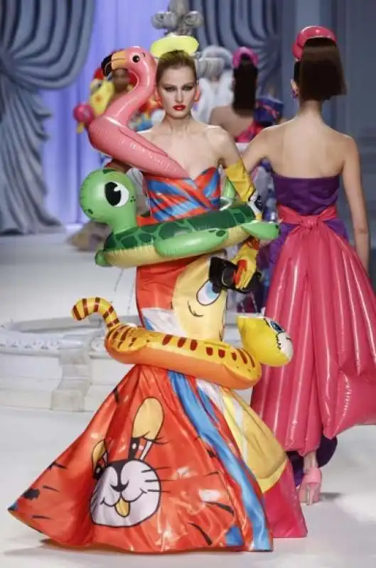 abiti gonfiabili di moschino 7