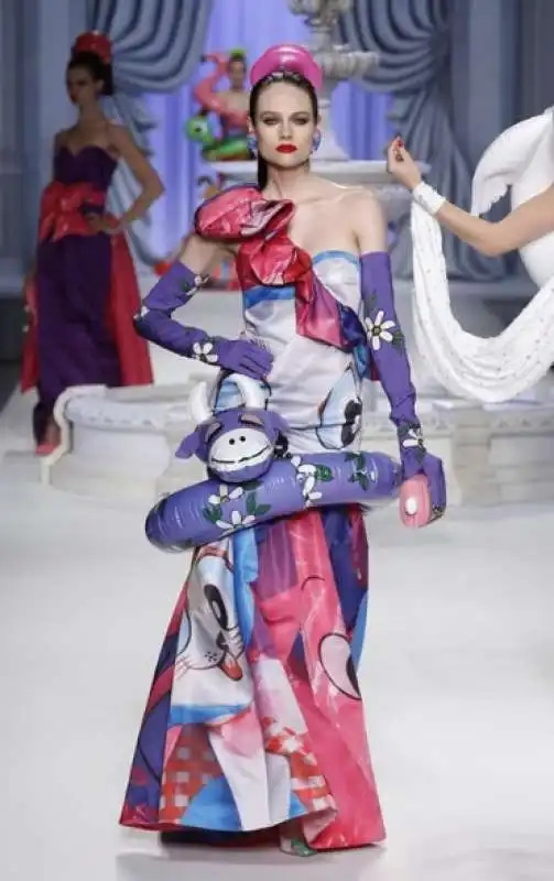 abiti gonfiabili di moschino 8