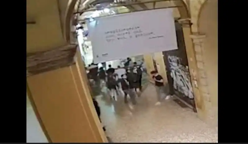 aggressione agli studenti di azione universitaria a bologna – maggio 2022 6