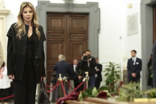 alba parietti ALLA CAMERA ARDENTE DI GIANNI MINA IN CAMPIDOGLIO 1