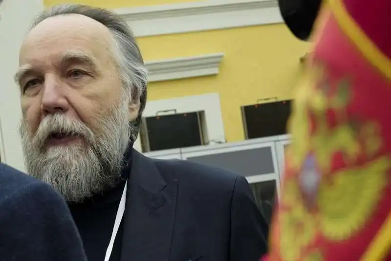 aleksandr dugin al congresso dei russofili a mosca