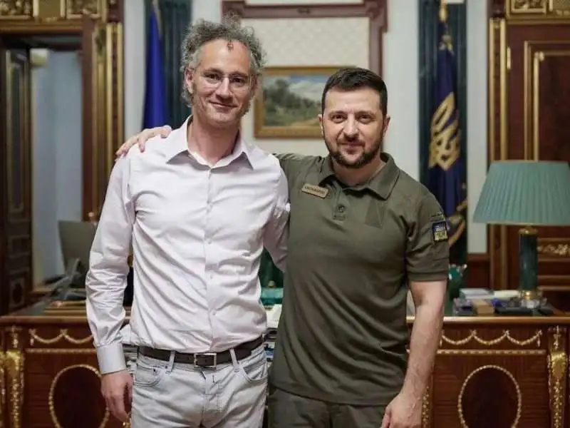 alex karp di palantir con volodymyr zelensky a kiev 