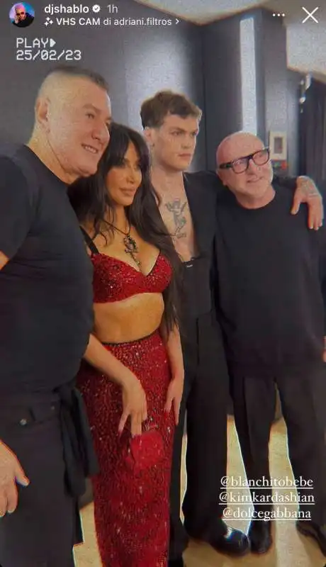 blanco kim kardashian alla sfilata di dolce&gabbana