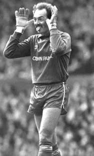 Bruce Grobbelaar fa il clown