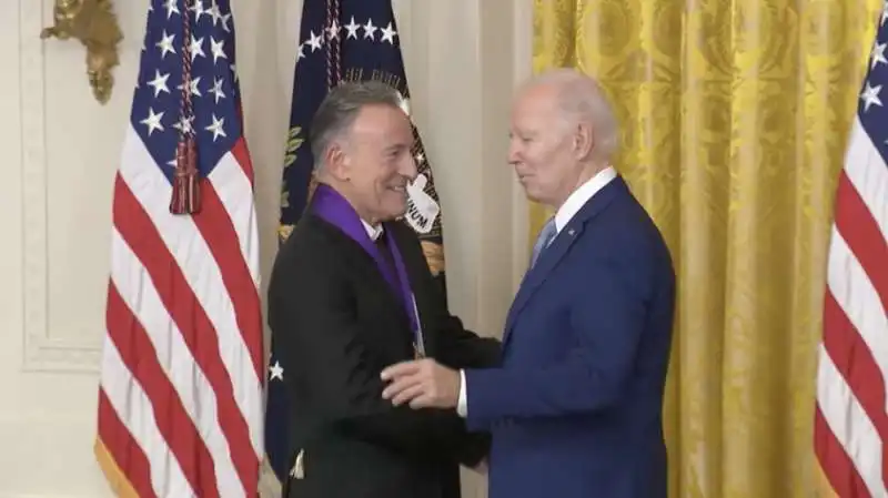 bruce springsteen riceve la narional medal of arts da joe biden 5