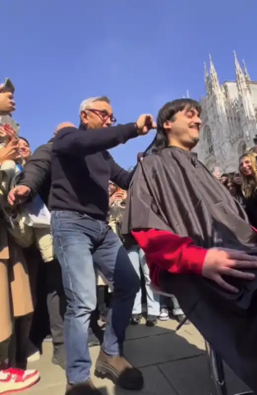 bruno barbieri taglia i capelli a edoardo franco vincitore di masterchef 4