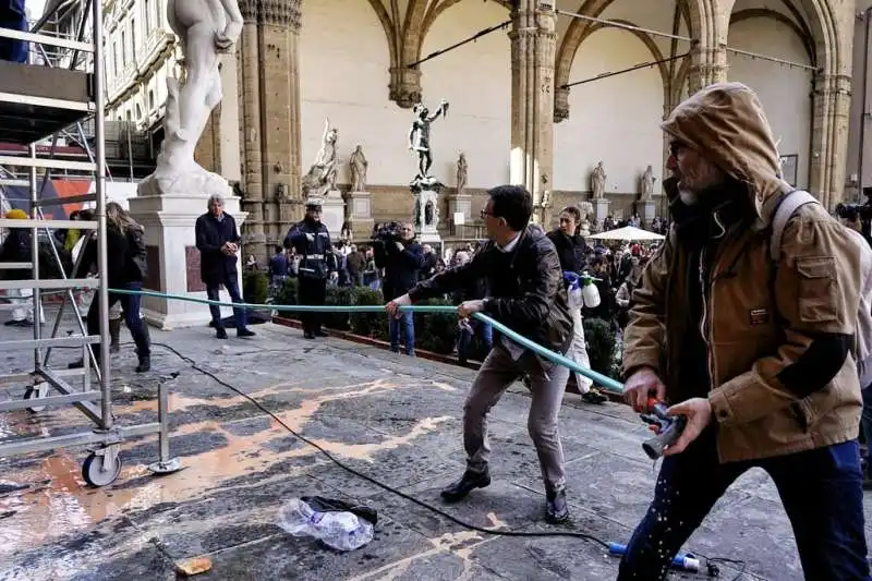 dario nardella ripulisce palazzo vecchio 