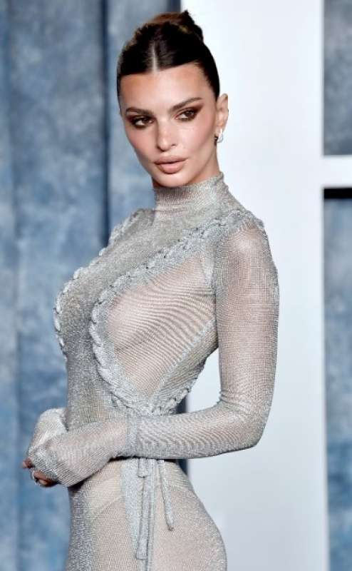 emily ratajkowski 2al party vanity fair dopo gli oscar 2023