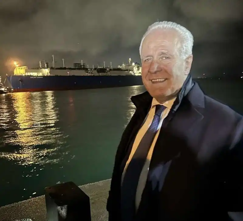 EUGENIO GIANI AL PORTO DI PIOMBINO PER L ARRIVO DELLA GOLAR TUNDRA